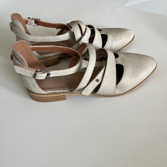 Mi.im Pointed Toe Leather Flat SZ 8.5 Natural White Strappy Edgy T-Strap - Picture 9 of 9